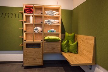 Bereitgelegte Handtücher im Wellnessbereich des Hierlhofs im Allgäu