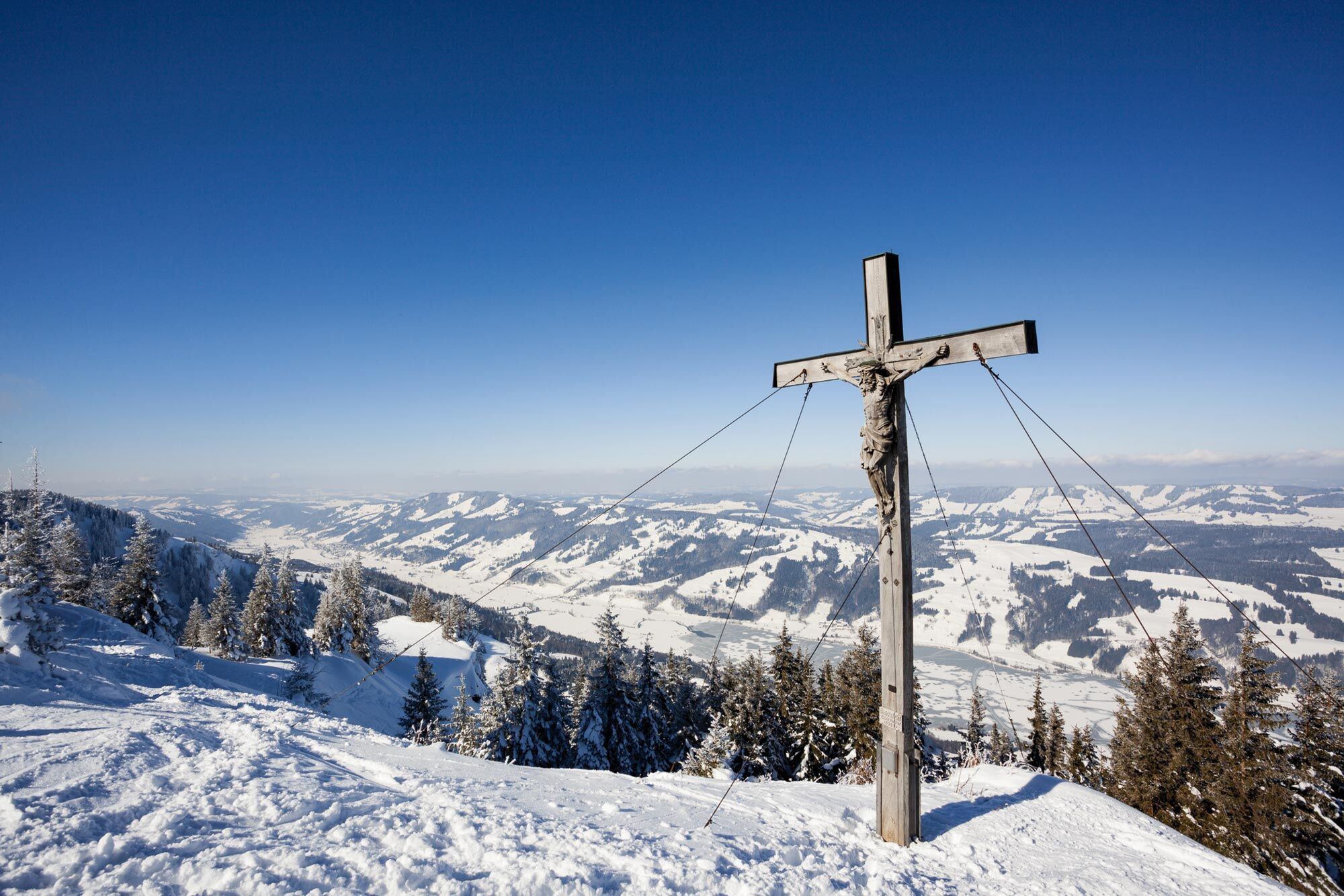 Bergpanorama im Winter in der Umgebung des Hierlhofs bei Immenstadt im Allgäu