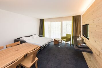 Bequeme Schlafcouch als zusätzliche Schlafmöglichkeit in der Ferienwohnung des Hierlhofs im Allgäu